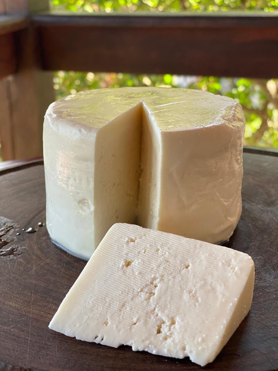 Queijo Minas Artesanal Cerrado - Santa Clara Dourado